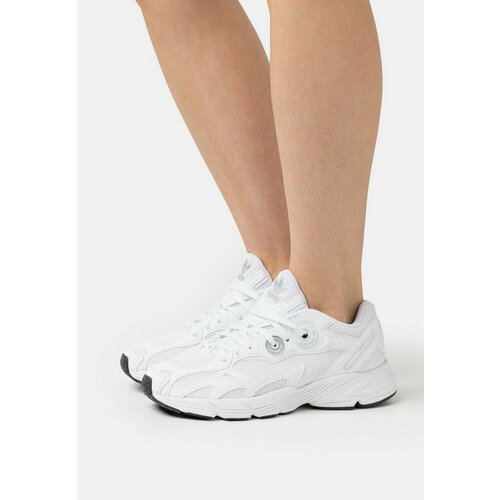 женские кроссовки adidas, белые