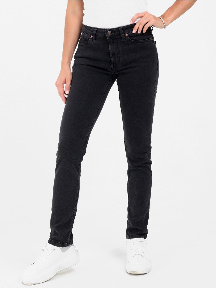 женские зауженные джинсы f5