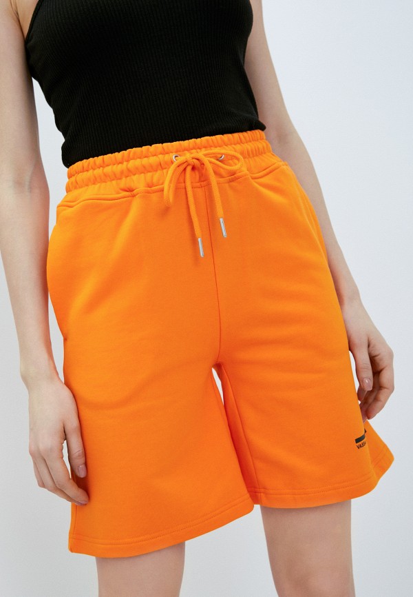 женские спортивные шорты vassa&co. pin code, оранжевые